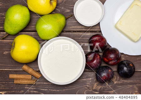 Recipe step by step crumble with fruits brown wood Recipe step by step crumble with fruits brown wood 48404895