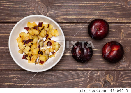 Recipe step by step crumble with fruits brown wood 48404943