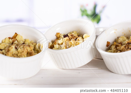 Recipe step by step crumble with fruits red tulips Recipe step by step crumble with fruits red tulips 48405110