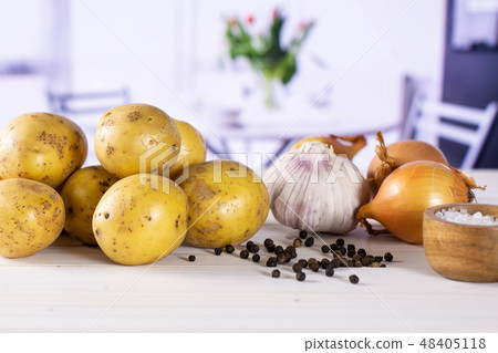 Recipe baked potatoes with onion with red tulips Recipe baked potatoes with onion with red tulips 48405118