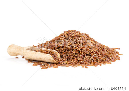Raw red rice isolated on white 48405514