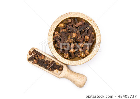Small dried cloves spice isolated on white 48405737