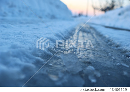 冬天車轍 48406529