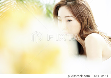 年輕的女人 年輕的女人 48410461