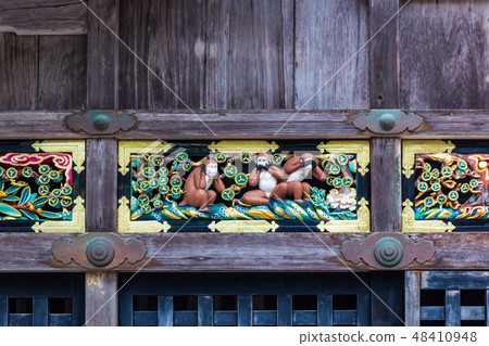 Famous three Wise Monkeys at the Toshogu Shrine. 48410948