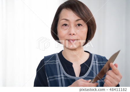 Female knife Female knife 48411182