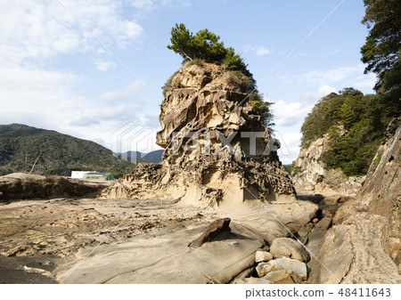 Strange rock Strange rock 48411643