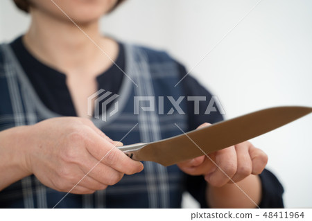 Female kitchen knife (without face) 48411964