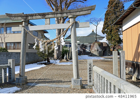 Mitsuishi Shrine entrance 48411965