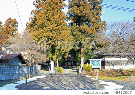 Entrance of the premises of the Rueda mountain 48412067