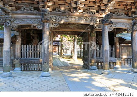 Rueda山scenography寺廟山門 Rueda山scenography寺廟山門 48412115