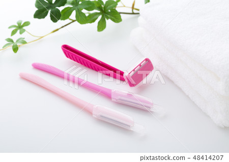 A razor 48414207