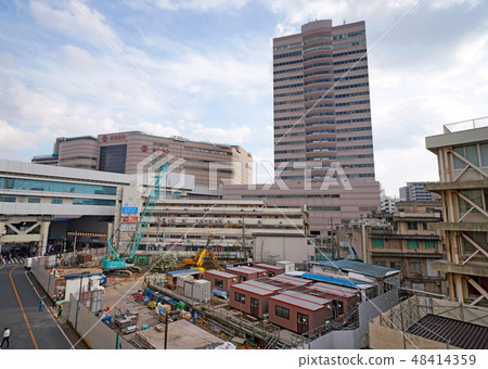 日本千葉站前面的千葉市風景“千葉站改進,車站建築改造工程等” 日本千葉站前面的千葉市風景“千葉站改進,車站建築改造工程等” 48414359
