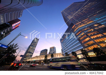 I hope Tokyo street scenery Tokyo station (Yaesu side) etc. in Japan (night view) I hope Tokyo street scenery Tokyo station (Yaesu side) etc. in Japan (night view) 48417842