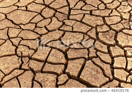 Heat shattered earth in the desert 48418576