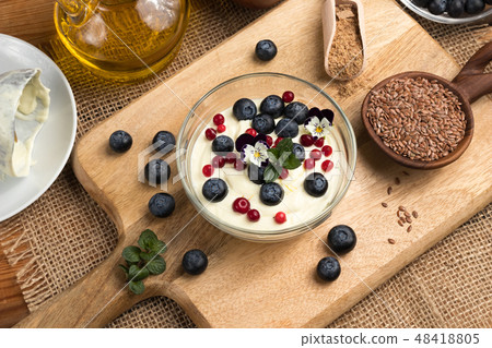 Cottage cheese blended with flax seed oil 48418805