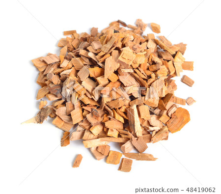 Alder wood chips isolated on white background 48419062