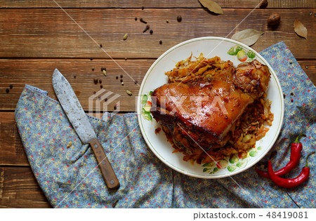 Eisbeinwith stewed cabbage Eisbeinwith stewed cabbage 48419081