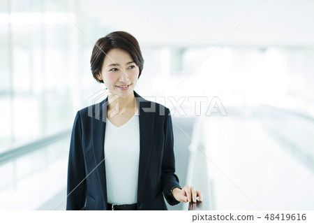 營業所女商人女性自動傾斜 48419616