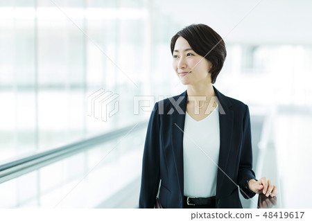 營業所女商人女性自動傾斜 48419617