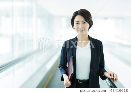 營業所女商人女性自動傾斜 48419618