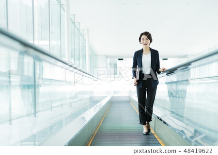 營業所女商人女性自動傾斜 48419622
