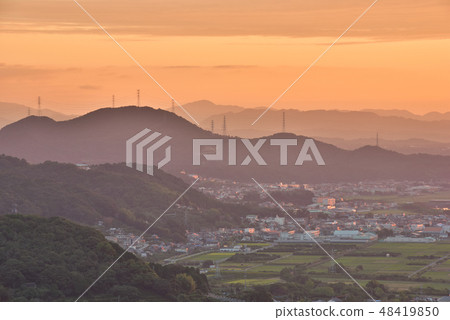 Shine on the lakeside plain morning sun 48419850