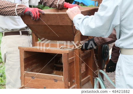 Farmer threshing machine 48421882