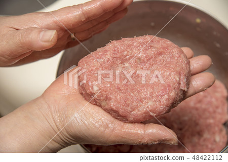 [Hamburger shape making] 48422112