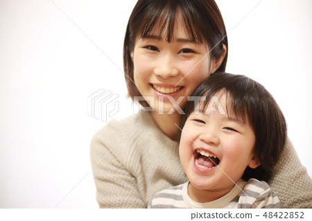 笑臉父母和孩子 笑臉父母和孩子 48422852