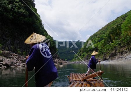 Sightseeing raft 48424182