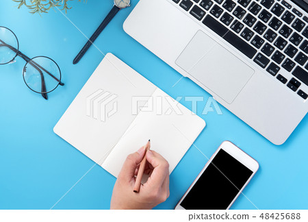 Female hand notebook note drawing drawing writing Female hand notebook note drawing drawing writing 48425688