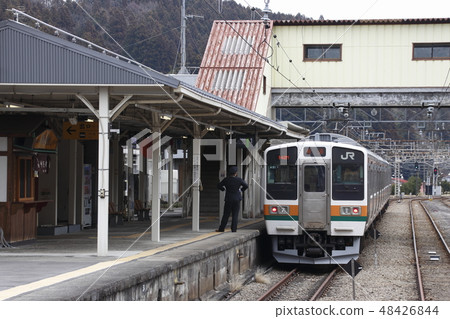 211 series train which is stopped at Yokogawa station 211 series train which is stopped at Yokogawa station 48426844