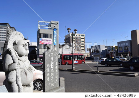Tatebayashi東口城鎮景觀和浣熊雕象 Tatebayashi東口城鎮景觀和浣熊雕象 48426999
