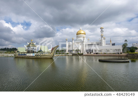 Sultan Omar Ali Saifuddien Mosque in Brunei  48429149
