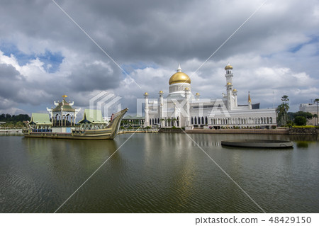 Sultan Omar Ali Saifuddien Mosque in Brunei  48429150
