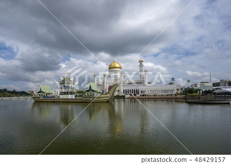 Sultan Omar Ali Saifuddien Mosque in Brunei Sultan Omar Ali Saifuddien Mosque in Brunei 48429157