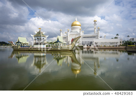 Sultan Omar Ali Saifuddien Mosque in Brunei  48429163