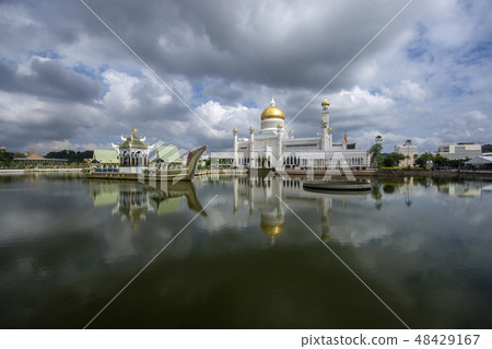 Sultan Omar Ali Saifuddien Mosque in Brunei Sultan Omar Ali Saifuddien Mosque in Brunei 48429167