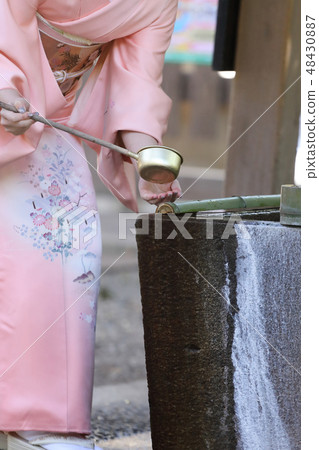 和服形狀的女人 和服形狀的女人 48430887