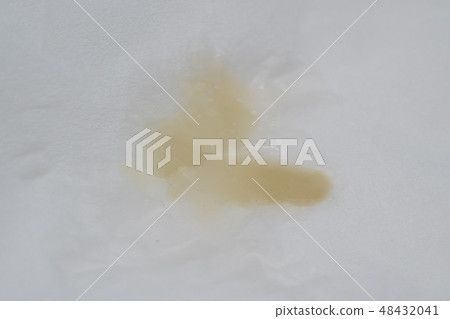 Green mucus on white tissue Green mucus on white tissue 48432041