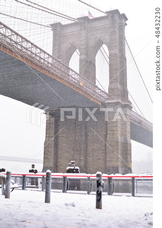 Brooklyn Bridge's snowy landscape Brooklyn Bridge's snowy landscape 48432230