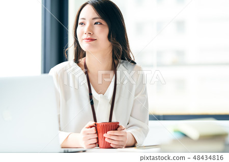 Woman     48434816
