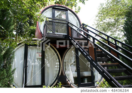 Chalets from stacked precast concrete culverts Chalets from stacked precast concrete culverts 48436284