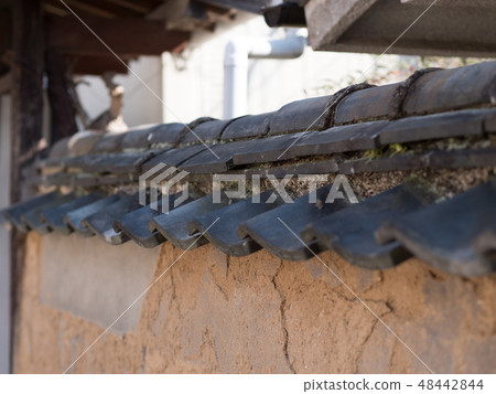 Old clay wall 48442844