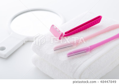 A razor A razor 48447849