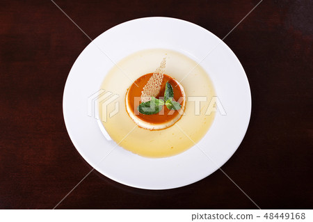 dessert cream brulee dessert cream brulee 48449168