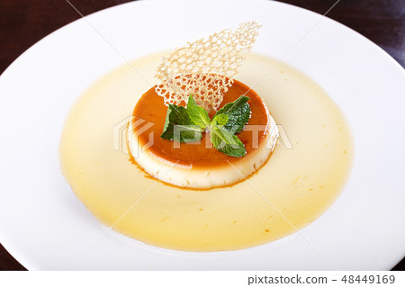dessert cream brulee dessert cream brulee 48449169