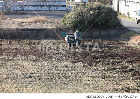 稻田冬季工作，馬糞堆肥風景分散 48450279