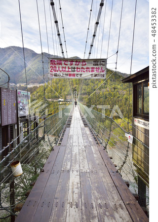 Tanze懸索橋的南側（佐野縣吉野郡戶塚村） 48453382